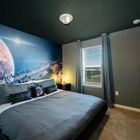 Spacious New 5 Bedroom With Private Pool Near Disney